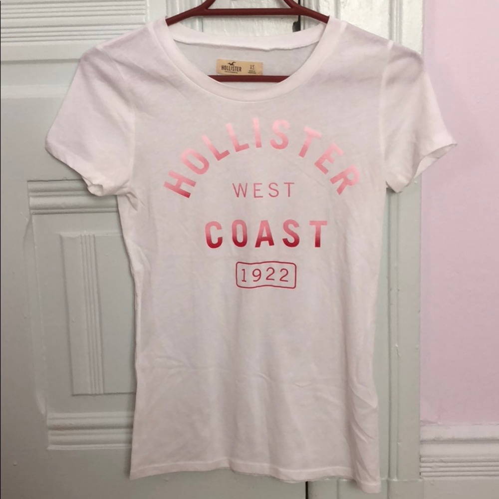 🌸 NWOT Super soft and comfy hollister shirt